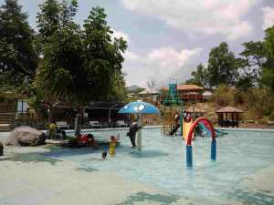 Menikmati Nuansa Mancanegara di Merapi Park